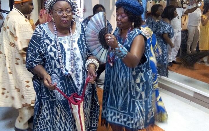[CAMEROUN] Couronnement coutumier et religieux de la Reine Supérieure Hélène Kouayep devant 250 personnes à Rillieux le 27 août 2017