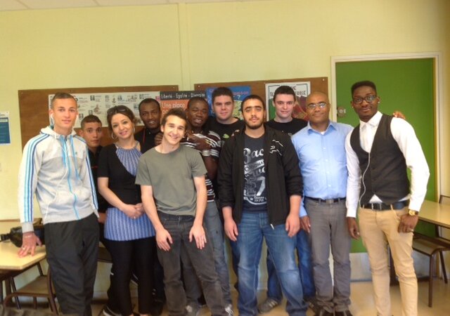 [ESCLAVAGE] Des élèves du lycée Forest Saint Priest (69) crient leur indignation sur ce que vivent encore certain(e)s