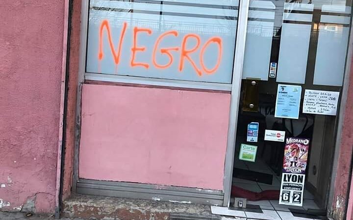[RACISME] « NEGRO » était inscrit sur un restaurant congolais à Lyon ce 5 avril 2019