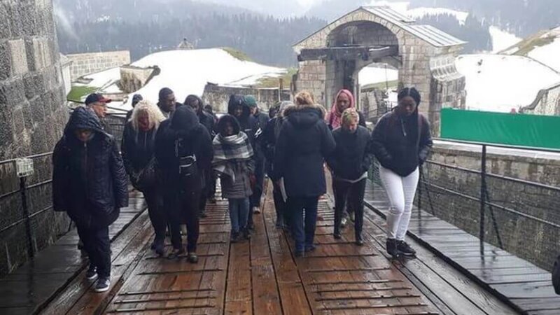 [MEMOIRE] Retour en images sur la visite émouvante sur le lieu de déportation de Toussaint Louverture le 7 avril 2019 avec Africa 50