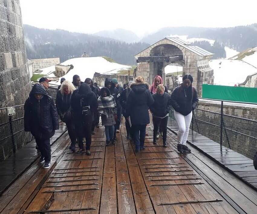 [MEMOIRE] Retour en images sur la visite émouvante sur le lieu de déportation de Toussaint Louverture le 7 avril 2019 avec Africa 50