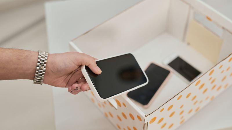 [ECOLE] Interdiction du téléphone portable au lycée dès la rentrée 2026 : quelles sont les modalités ?